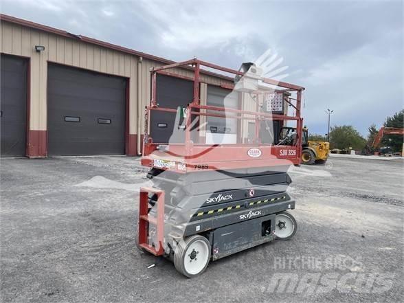 SkyJack SJ3226 가위형 리프트