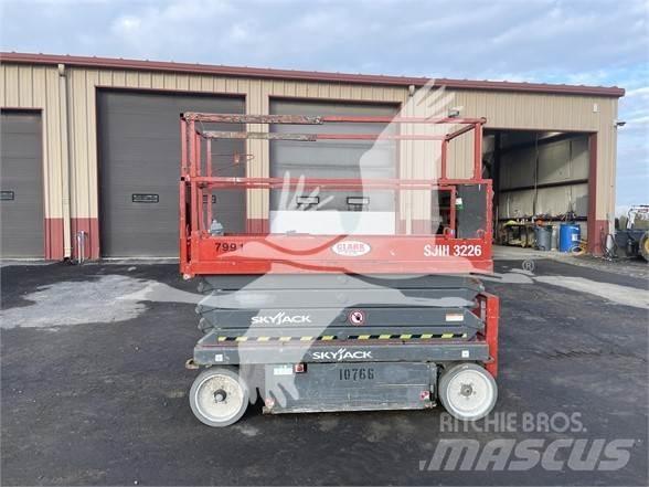 SkyJack SJ3226 가위형 리프트