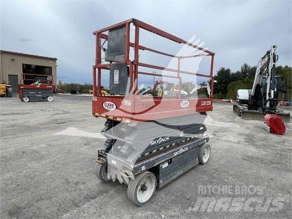SkyJack SJ3226 가위형 리프트