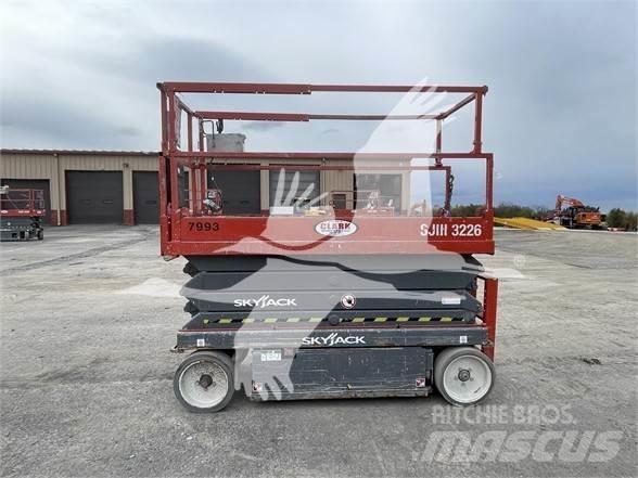 SkyJack SJ3226 가위형 리프트