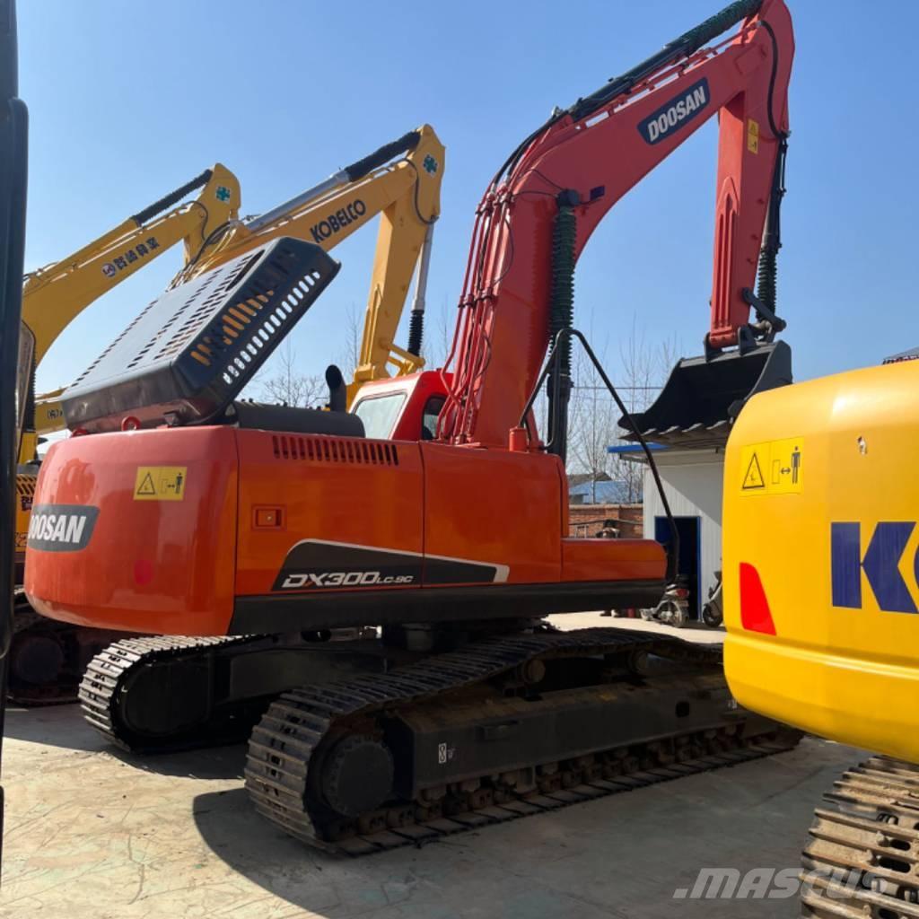 Doosan DX 300 대형 굴삭기 29톤 이상