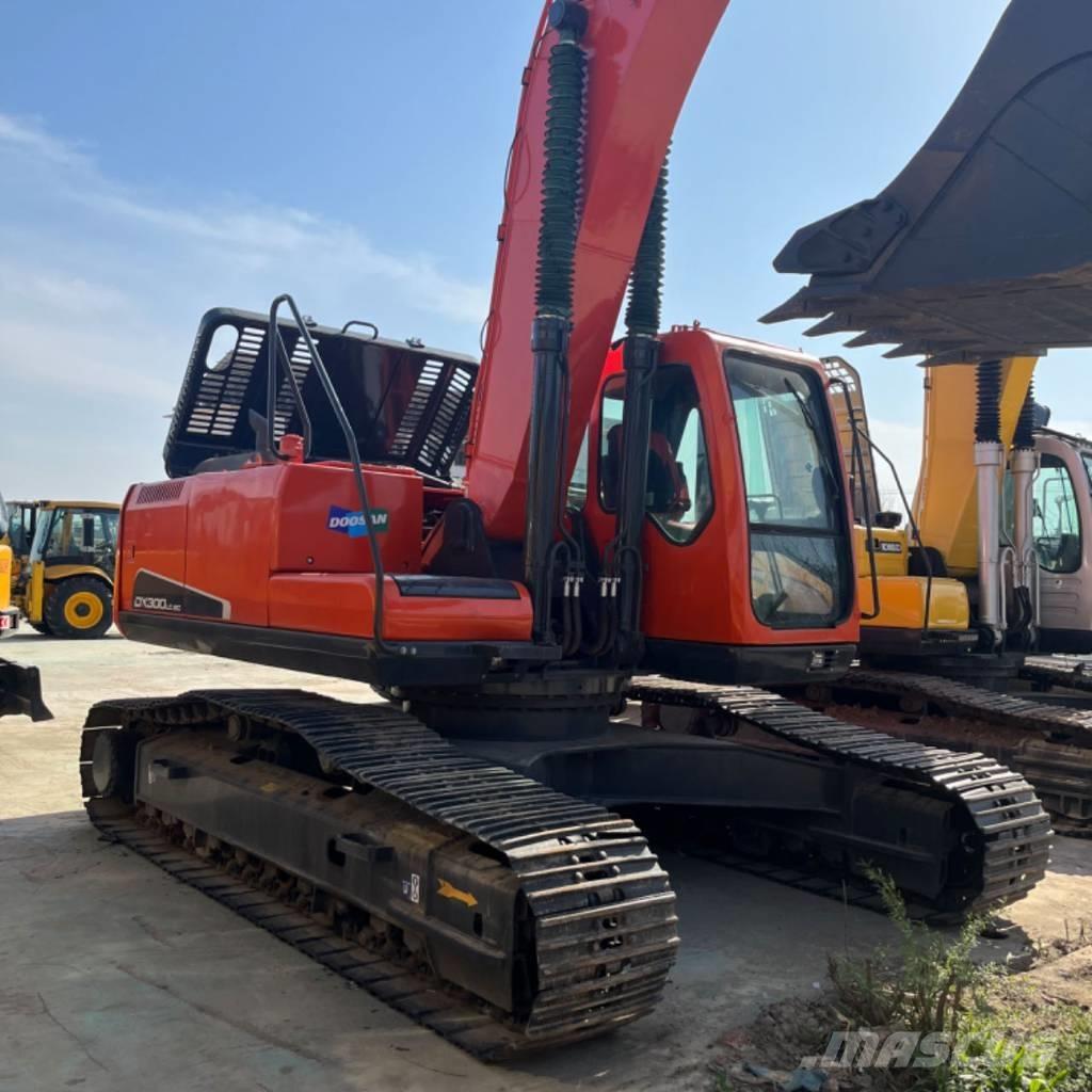 Doosan DX 300 대형 굴삭기 29톤 이상
