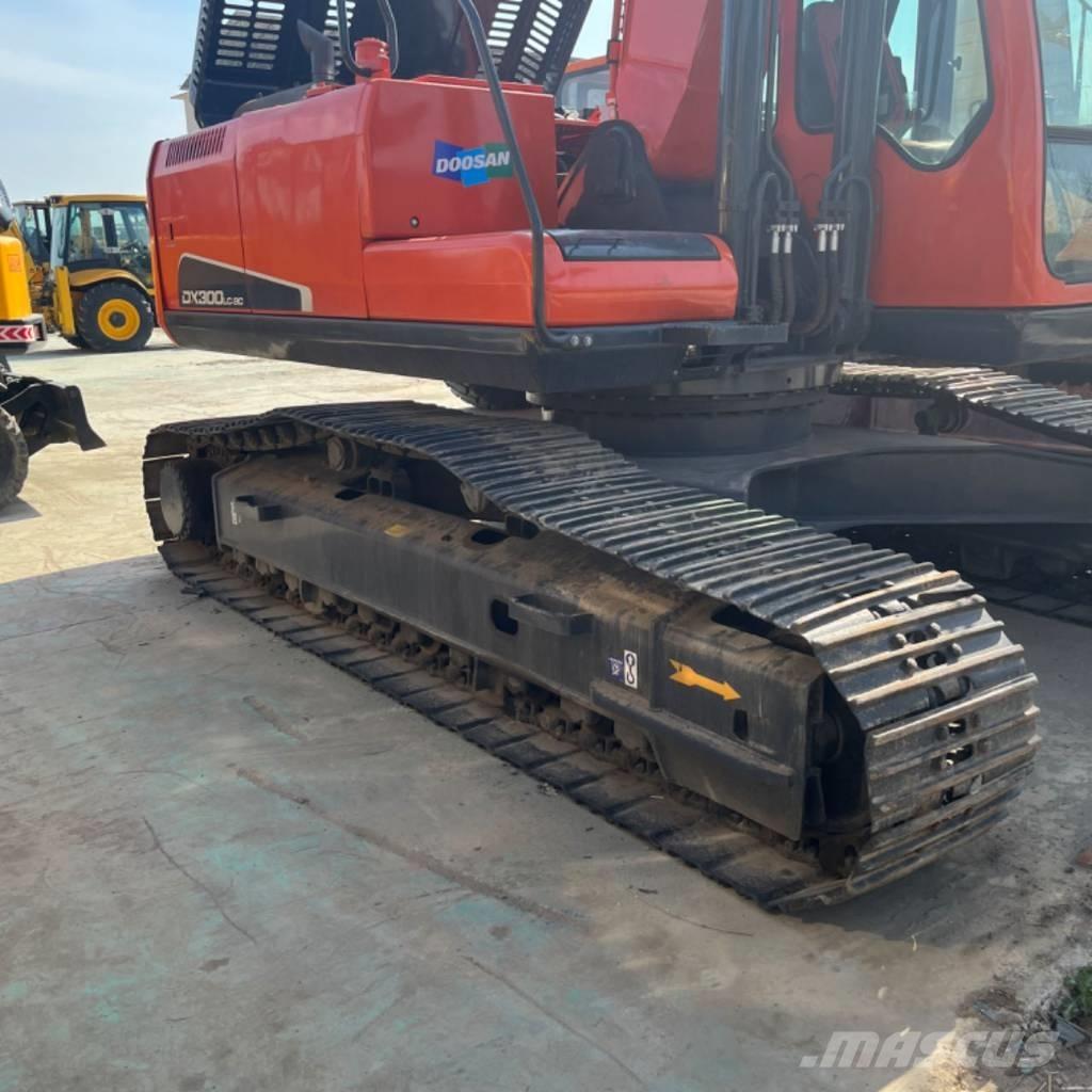 Doosan DX 300 대형 굴삭기 29톤 이상