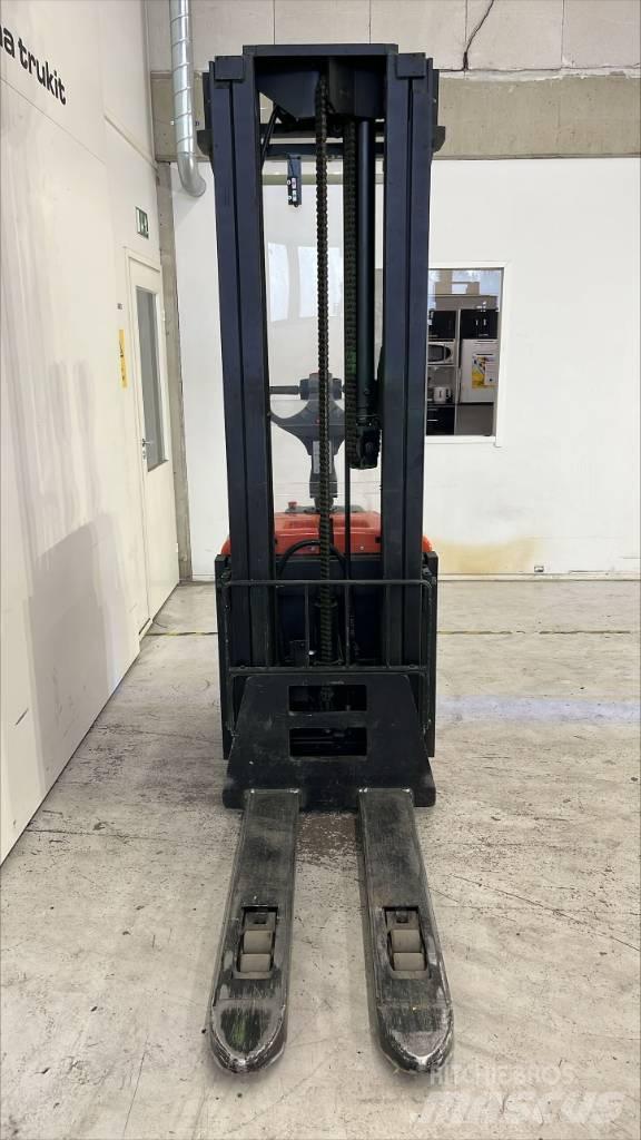 BT SPE 160 L 보행식 리치 지게차