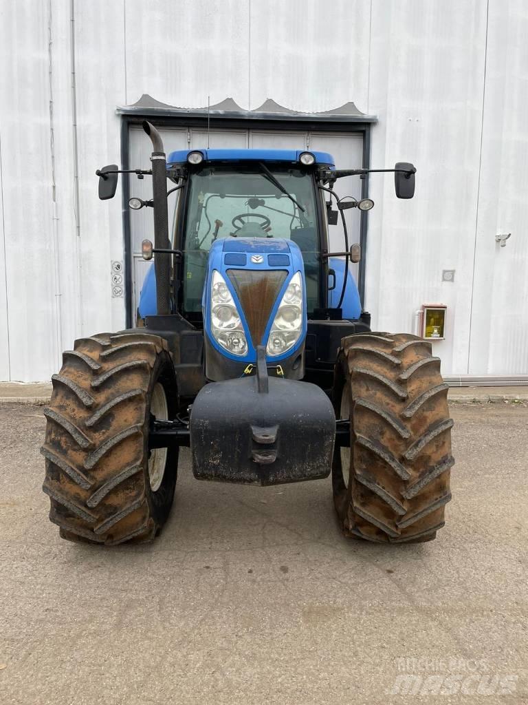 New Holland T 7.210 트랙터