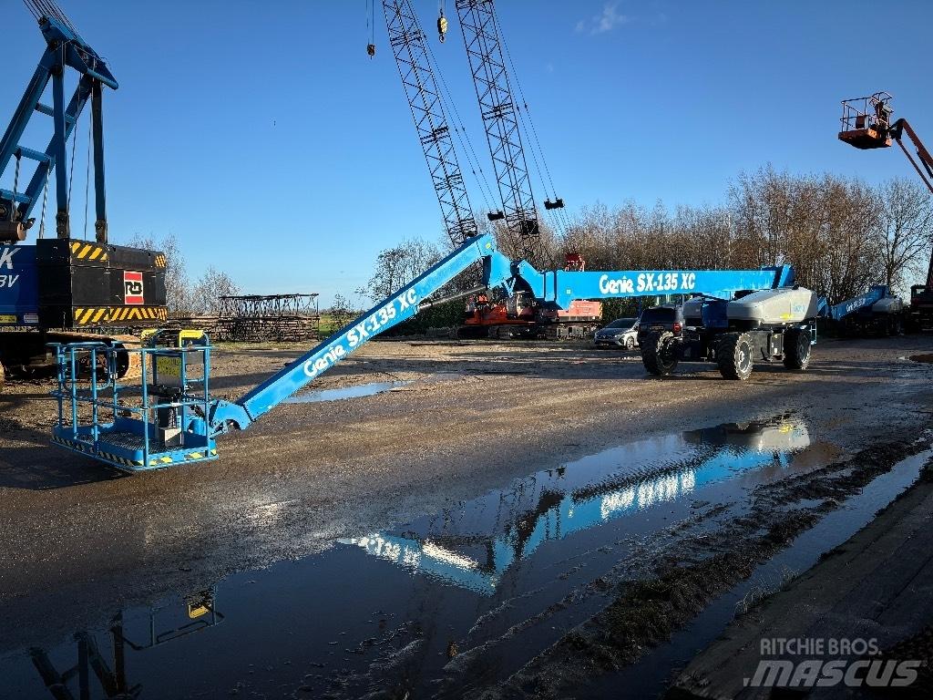 Genie SX 135 XC 견인식 전동이동 리프트