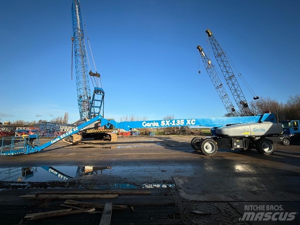 Genie SX 135 XC 견인식 전동이동 리프트