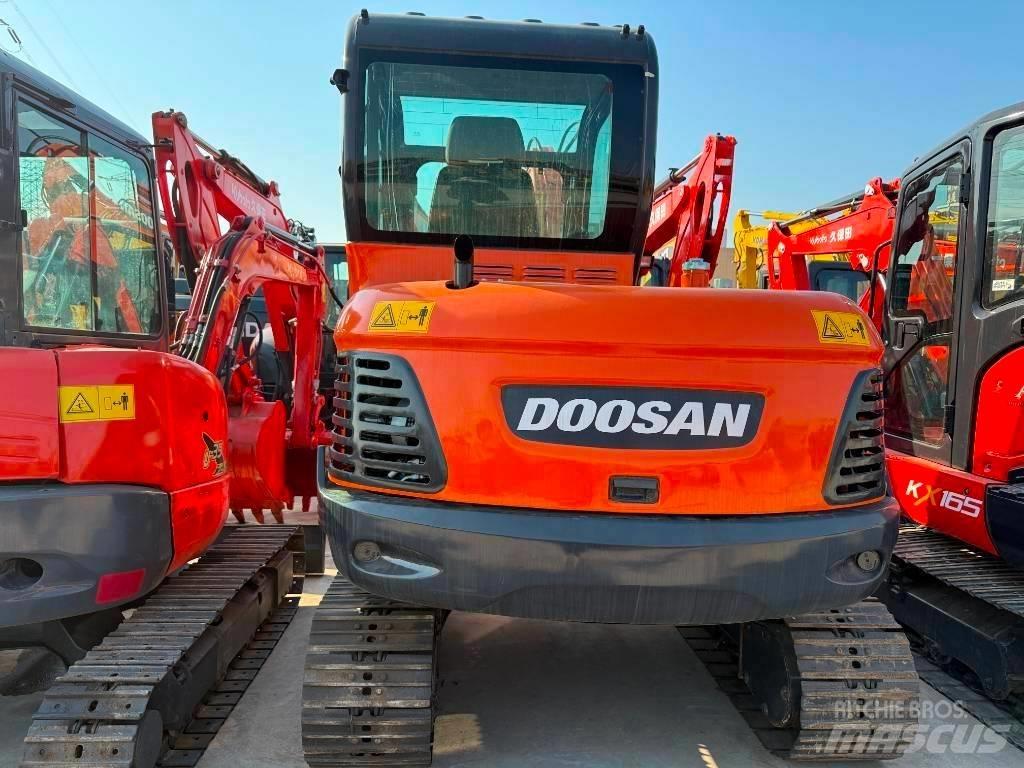 Doosan DX 60 소형 굴삭기 7톤 미만