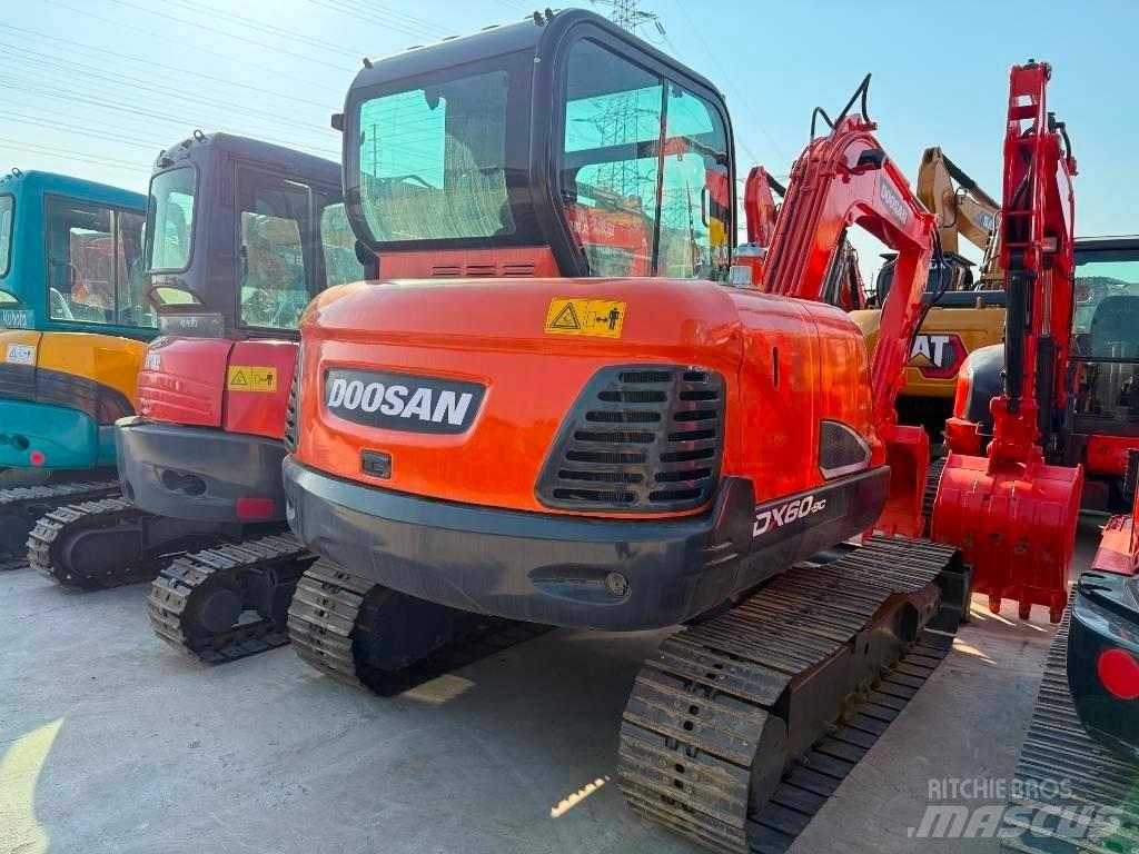 Doosan DX 60 소형 굴삭기 7톤 미만