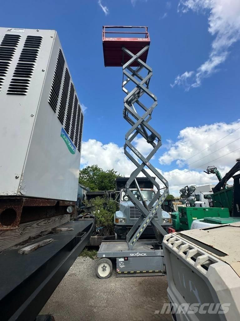 JLG 32 Lift 가위형 리프트