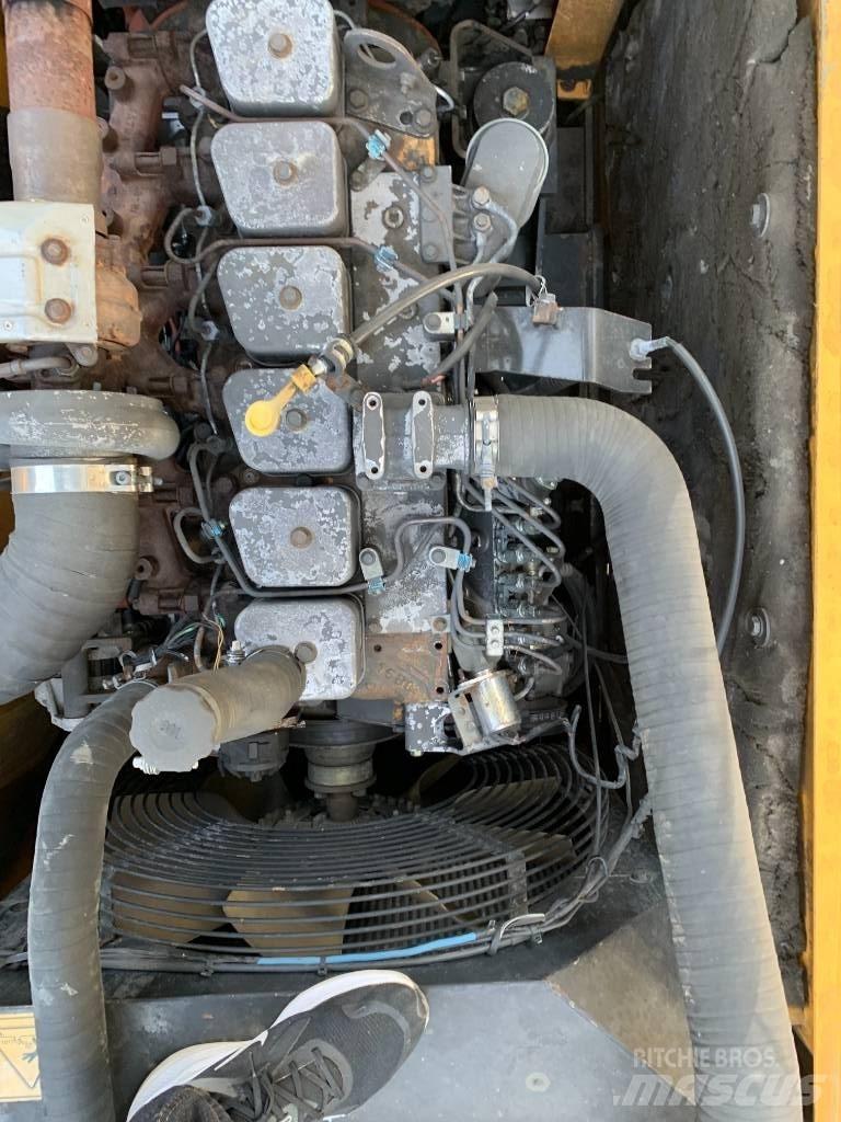 Hyundai R210W-9  휠 굴삭기