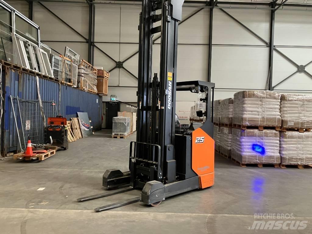 Doosan BR25JW-9 리치 트럭