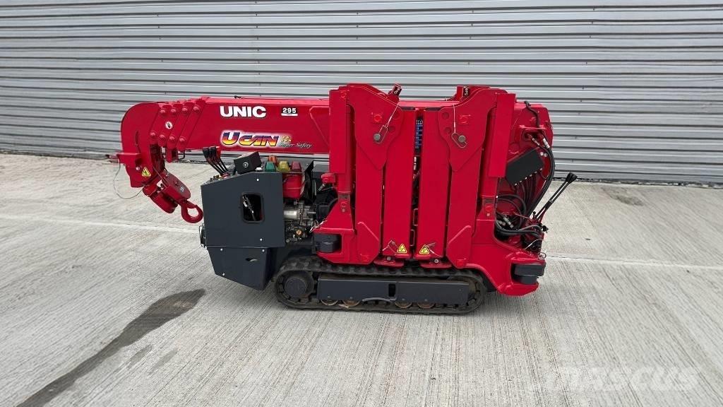Unic URW 295 미니 크레인