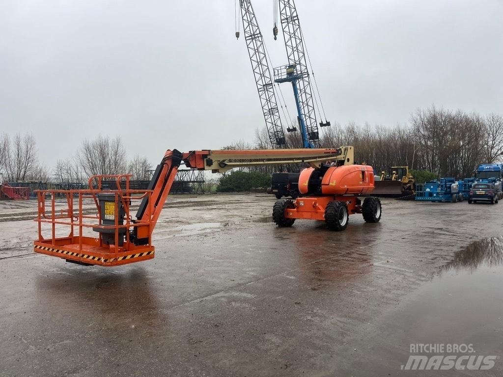 JLG 860 SJ 견인식 전동이동 리프트