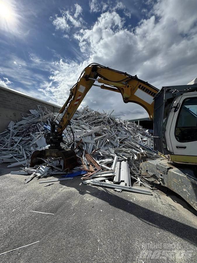 Liebherr A316 Li 특수 굴삭기