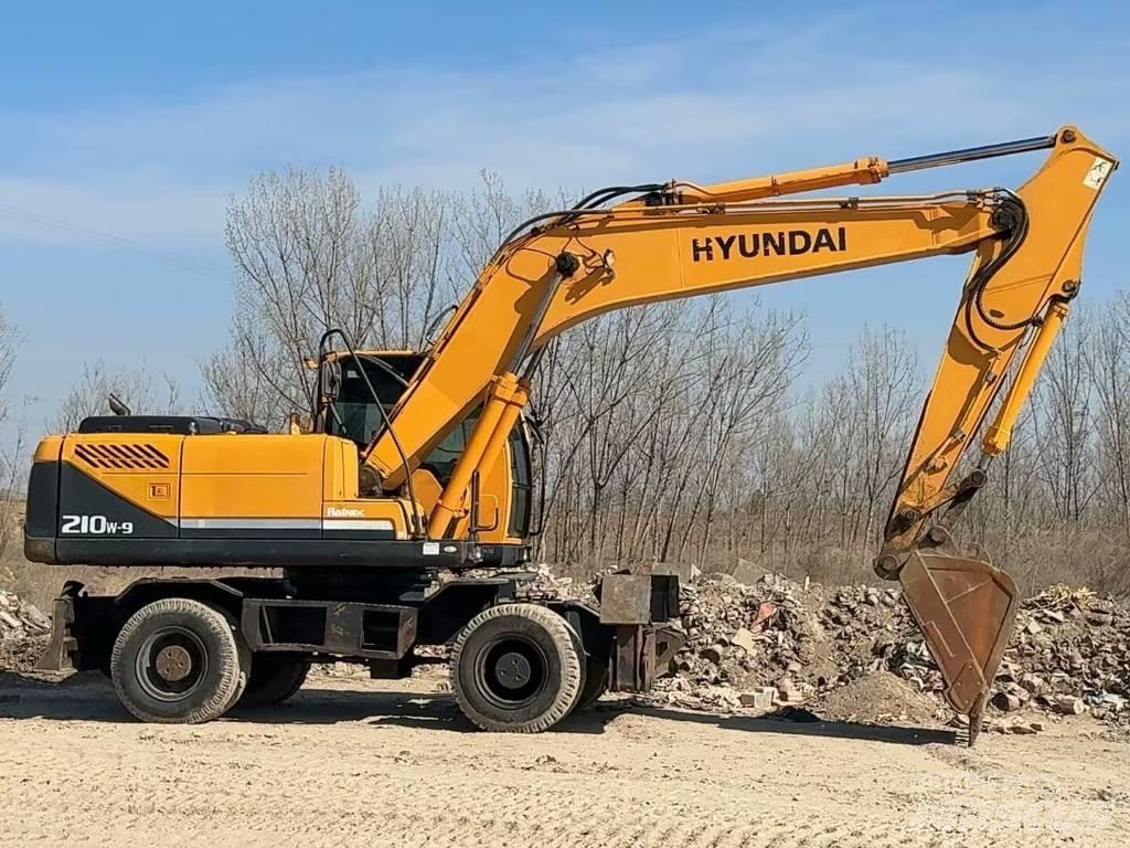 Hyundai R210W-9  휠 굴삭기