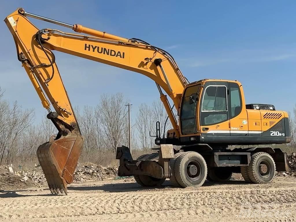 Hyundai R210W-9  휠 굴삭기