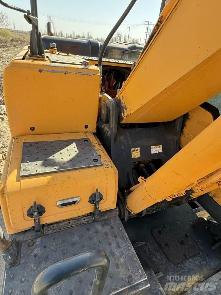 Hyundai R210W-9  휠 굴삭기