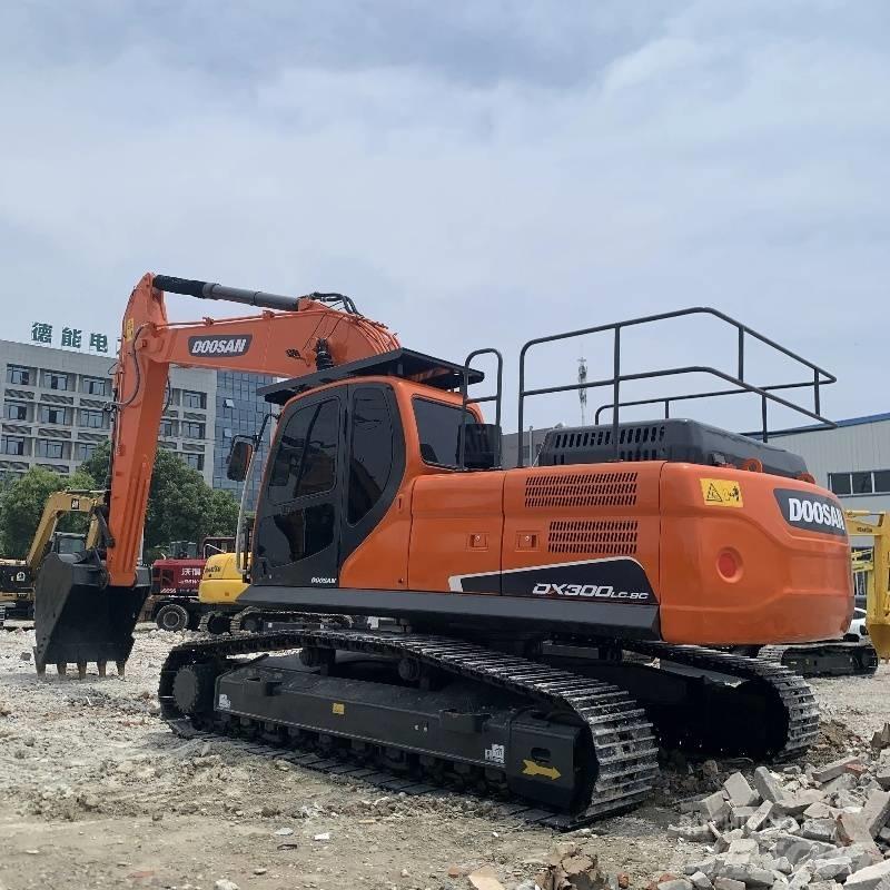 Doosan DX 300 대형 굴삭기 29톤 이상