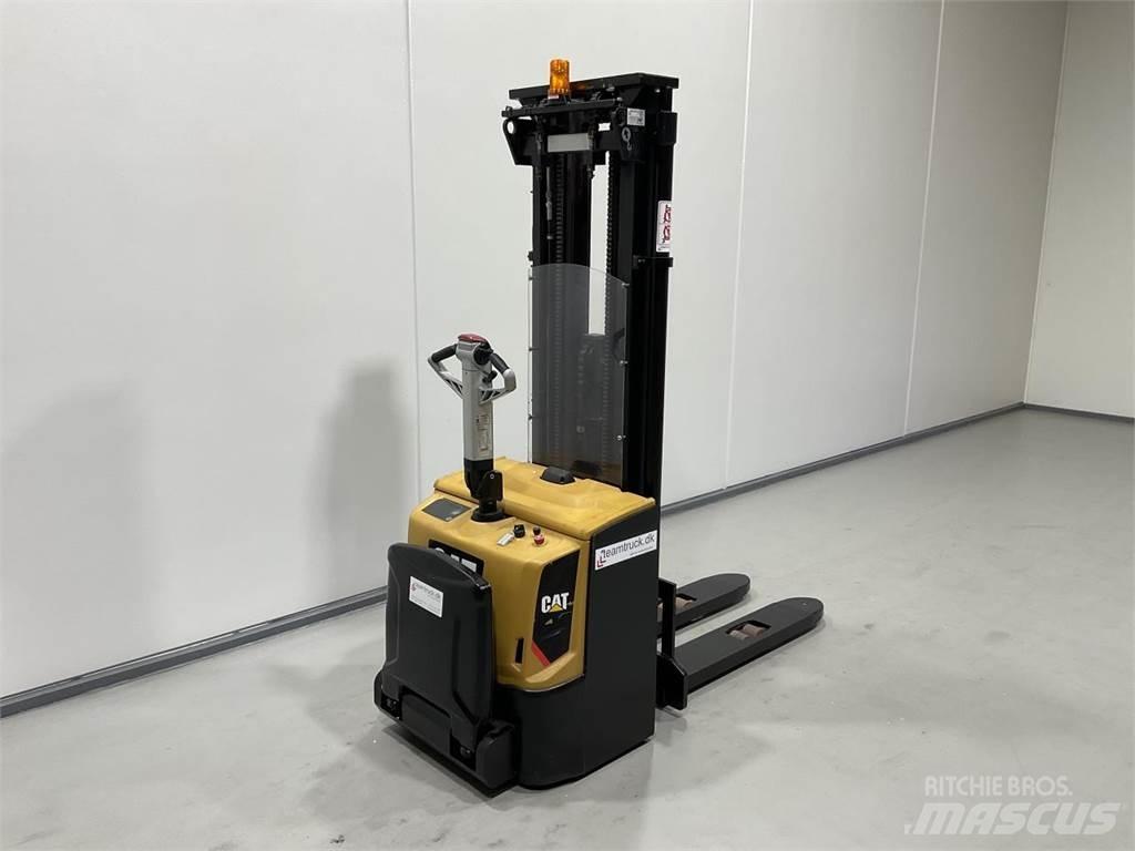 CAT NSP16N2R 보행식 리치 지게차