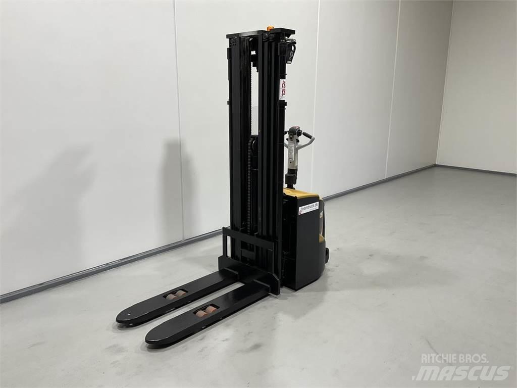 CAT NSP16N2R 보행식 리치 지게차