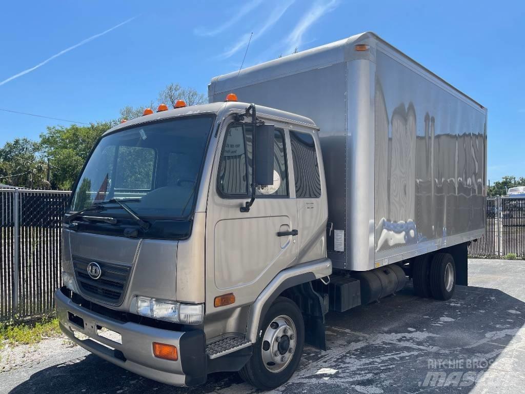 Nissan UD 탑차 트럭