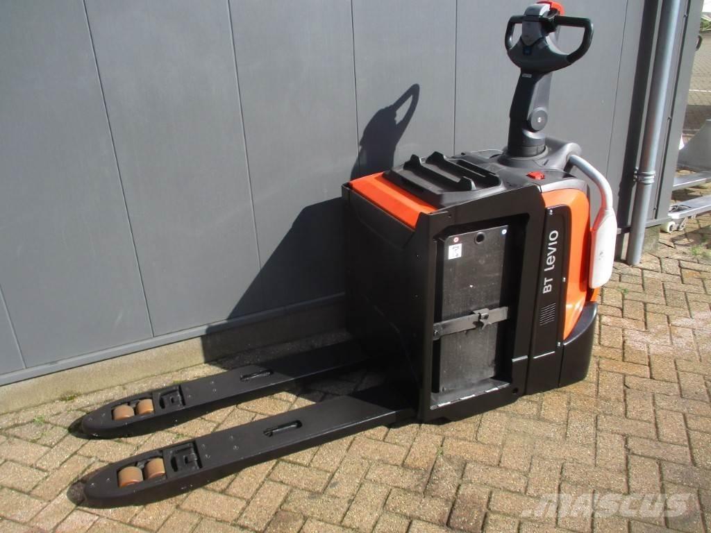 Toyota LPE 200 로우 리프터(승강대 포함)