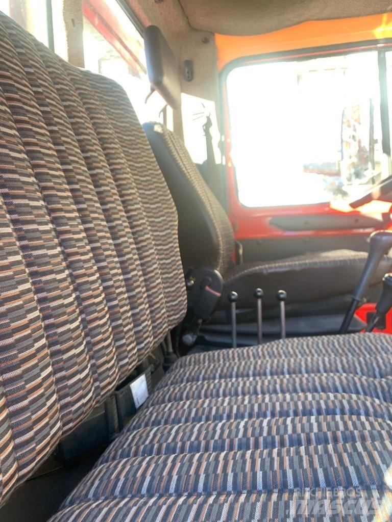 Unimog 1600 다목적 장비
