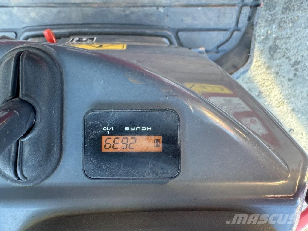 Yanmar SV08 (1E826) 소형 굴삭기 7톤 미만