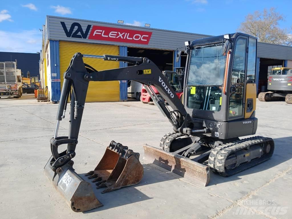 Volvo JECR25D 소형 굴삭기 7톤 미만