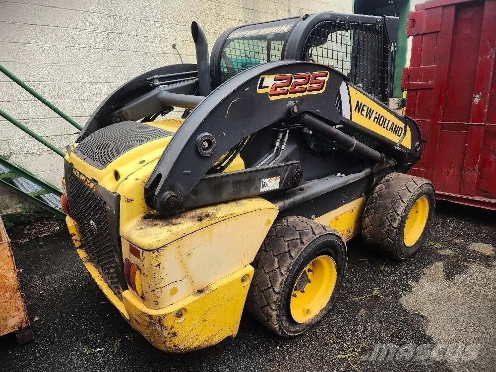 New Holland 225L  스키드로더