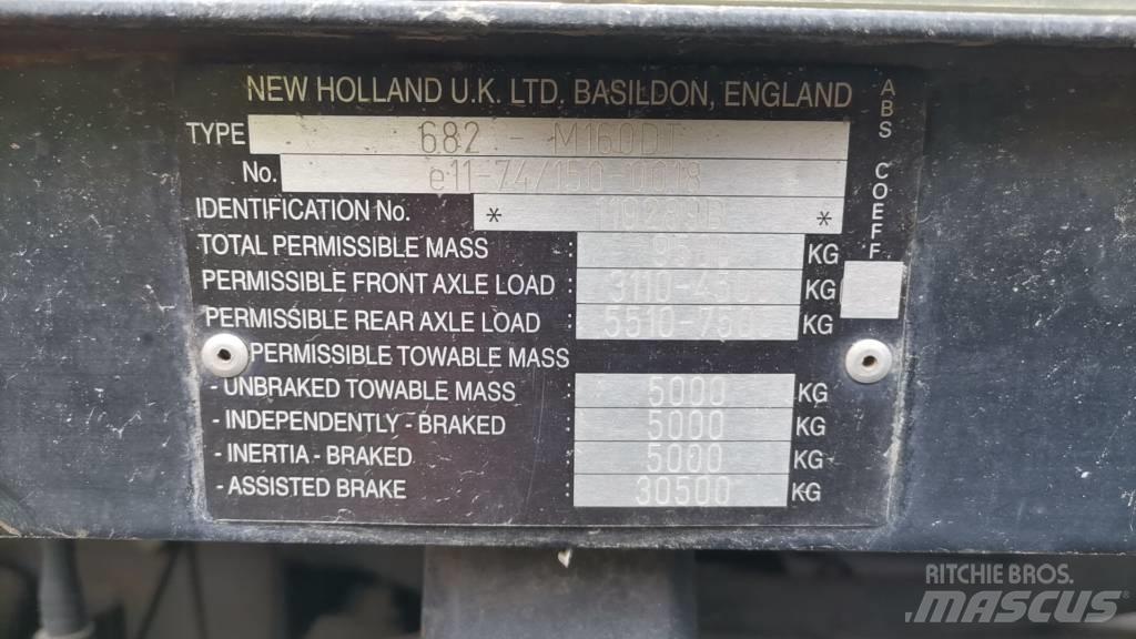 New Holland M160 트랙터
