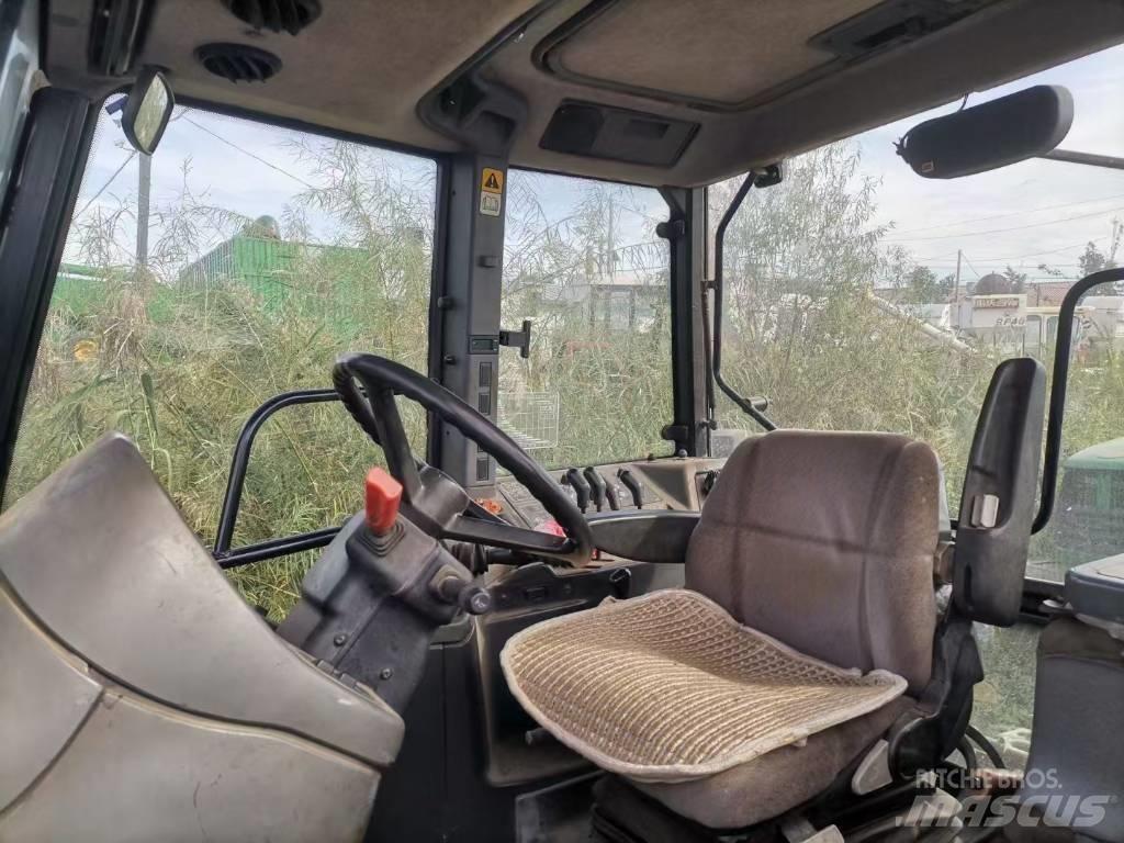 New Holland M160 트랙터