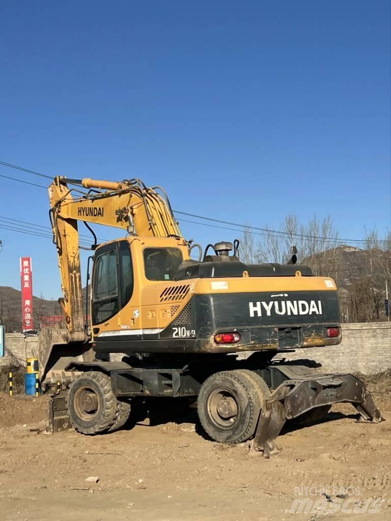 Hyundai R210W-9  휠 굴삭기