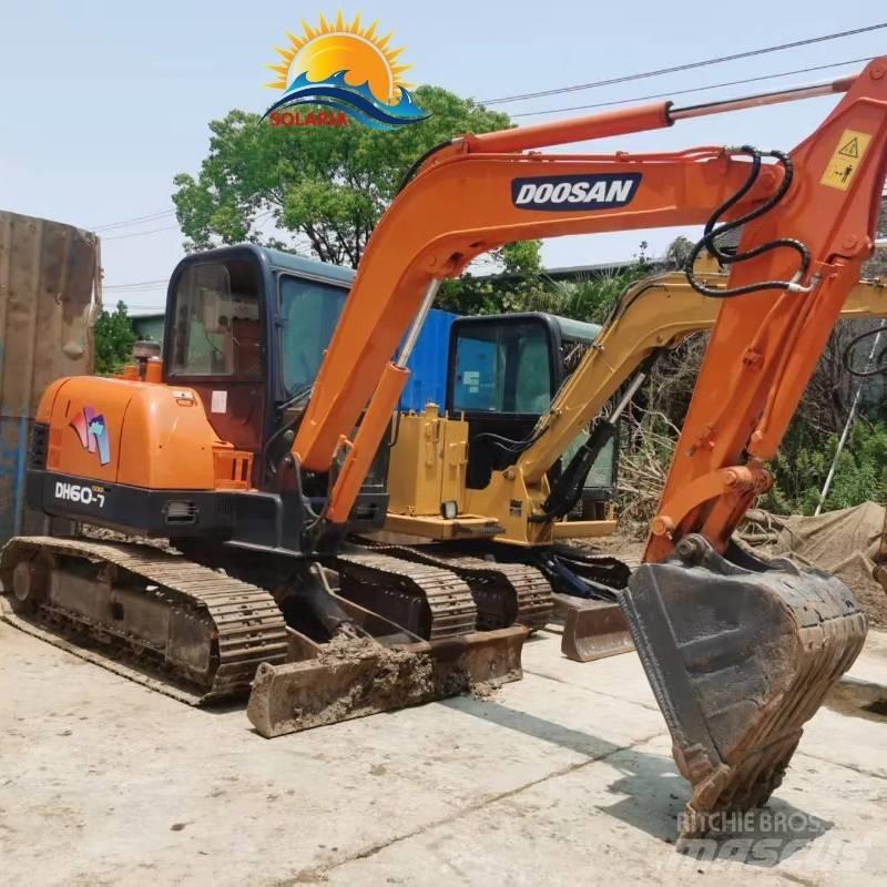 Doosan DH 60-7 소형 굴삭기 7톤 미만