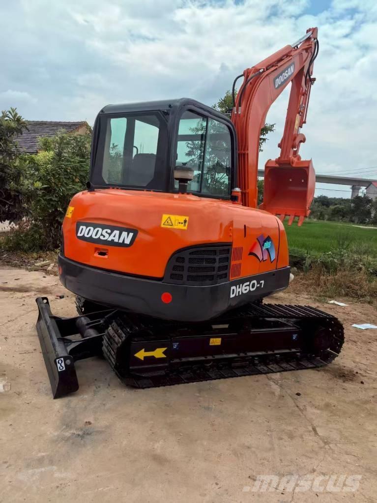 Doosan DH 60 소형 굴삭기 7톤 미만