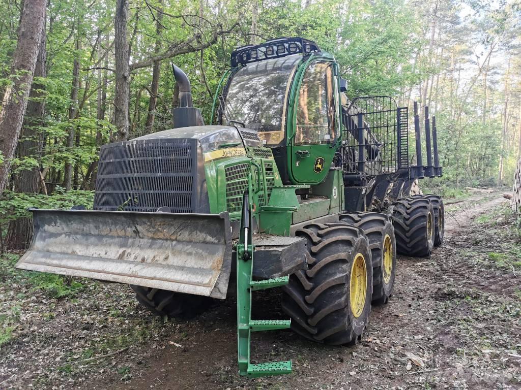 John Deere 1110G 원목 포워더