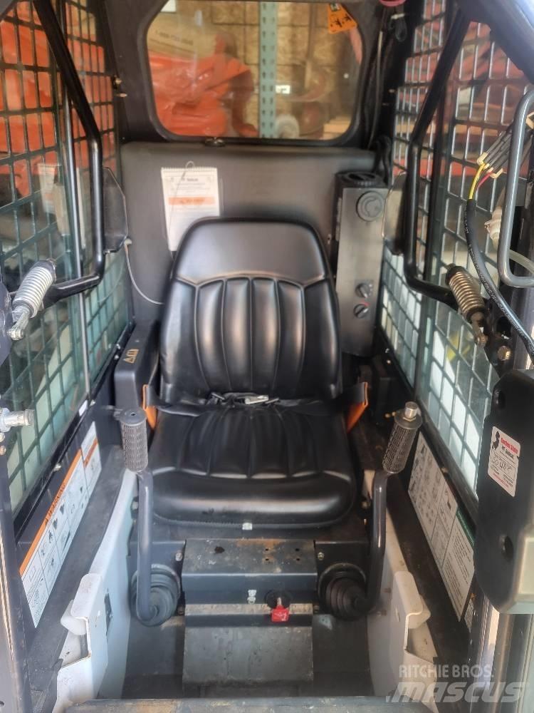 Bobcat S 70  스키드로더