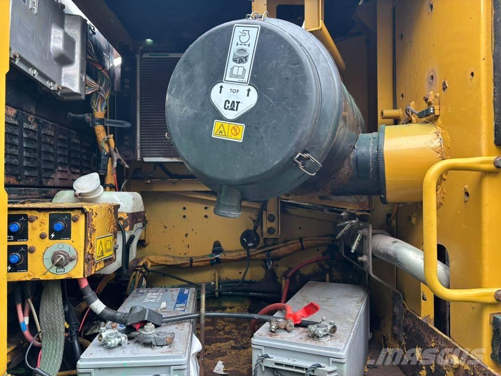 CAT 330 D L 대형 굴삭기 29톤 이상