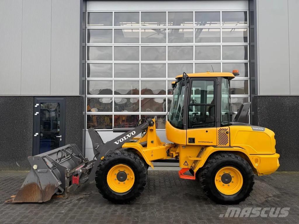 Volvo L30G  휠로우더