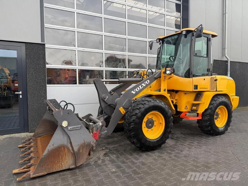 Volvo L30G  휠로우더