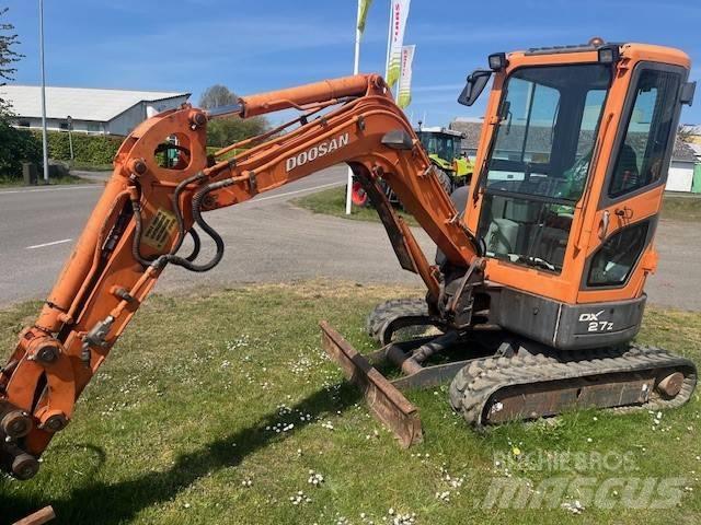 Doosan DX 27 Z 소형 굴삭기 7톤 미만