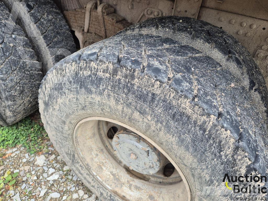 Iveco 260-34 탱커 트럭