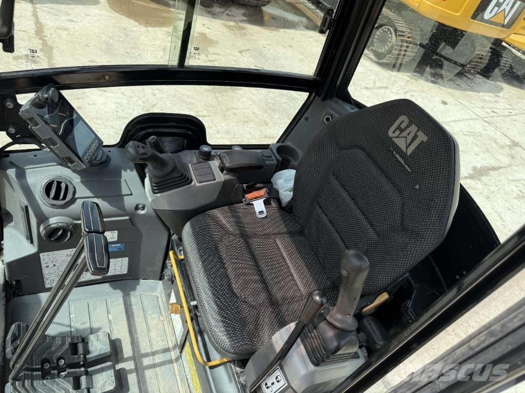 CAT 302 CR 소형 굴삭기 7톤 미만