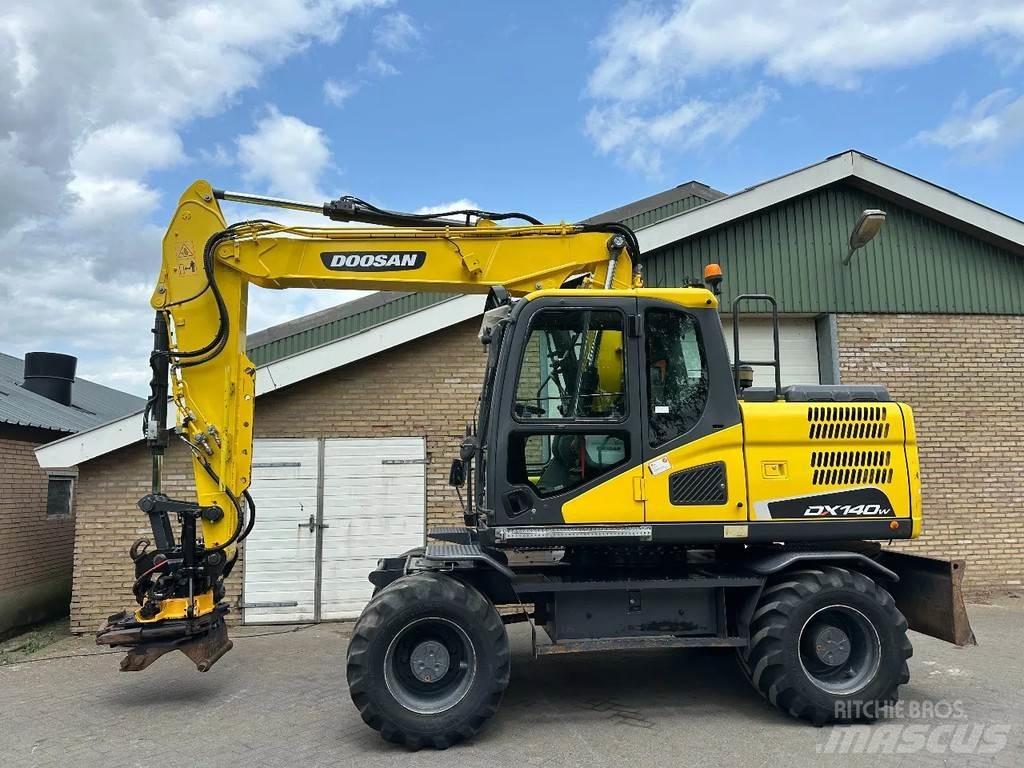 Doosan DX140W-5  휠 굴삭기