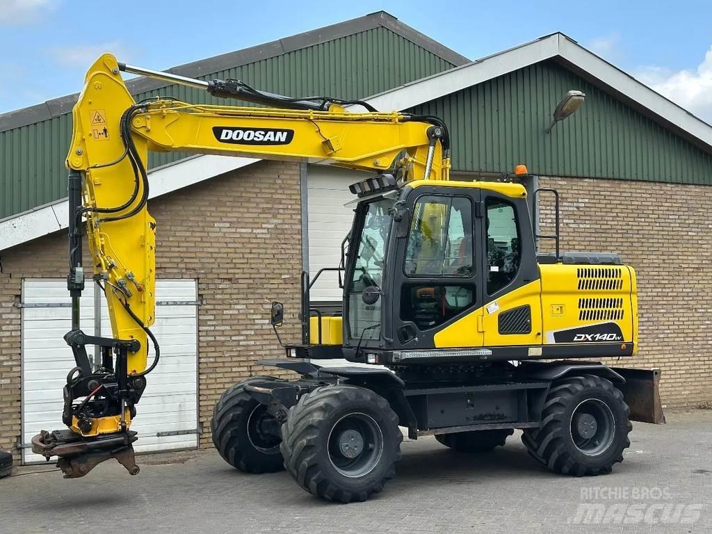 Doosan DX140W-5  휠 굴삭기