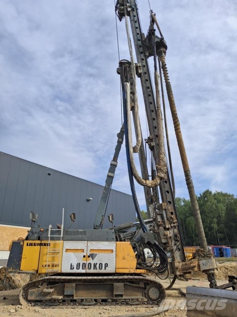 Liebherr LRB255 말뚝설치기