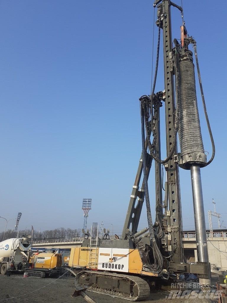 Liebherr LRB255 말뚝설치기