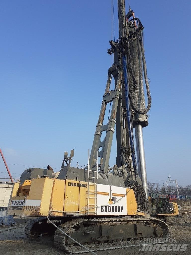 Liebherr LRB255 말뚝설치기