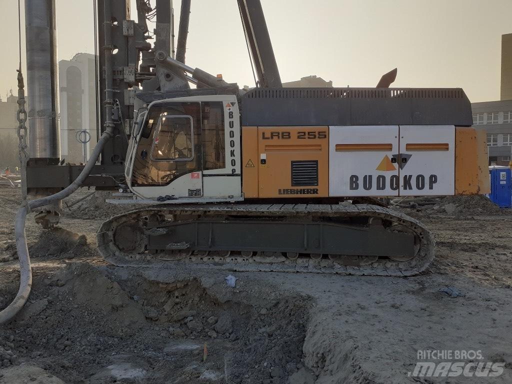 Liebherr LRB255 말뚝설치기